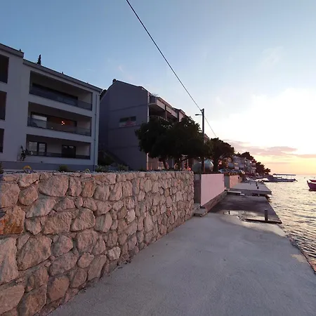 - Vale Apartment *