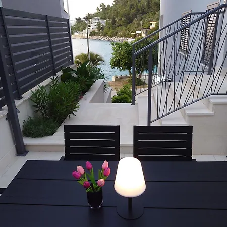 - Vale Apartment *